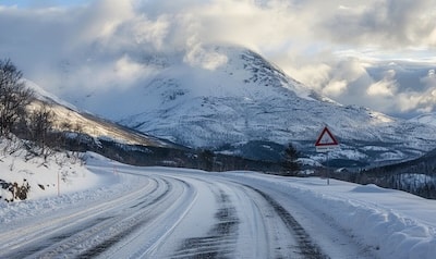 Winterfahrt Norwegen Straße Schnee Verkehrsregeln