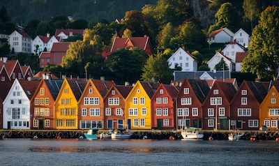 Bergen Bryggen Hanseviertel bunte Holzhäuser Norwegen