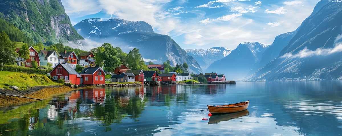Kurztrip nach Norwegen mit Fjord und bunten Holzhäusern am Wochenende