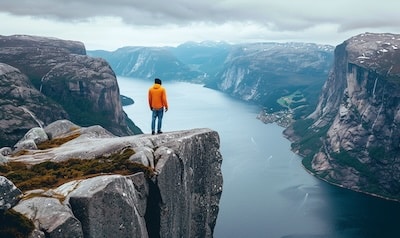 norwegen wandern preikestolen aussicht