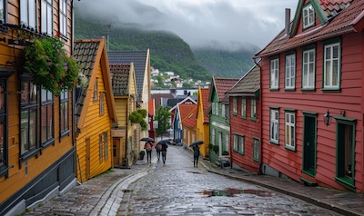 Regen in Bergen im Juli – nasses Fjordwetter im norwegischen Westen